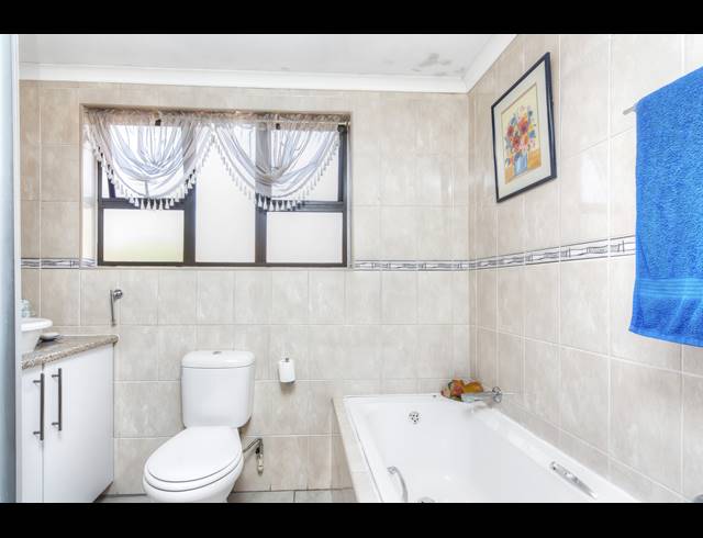 3 BEDROOM HOUSE FOR SALE IN LONEHILL